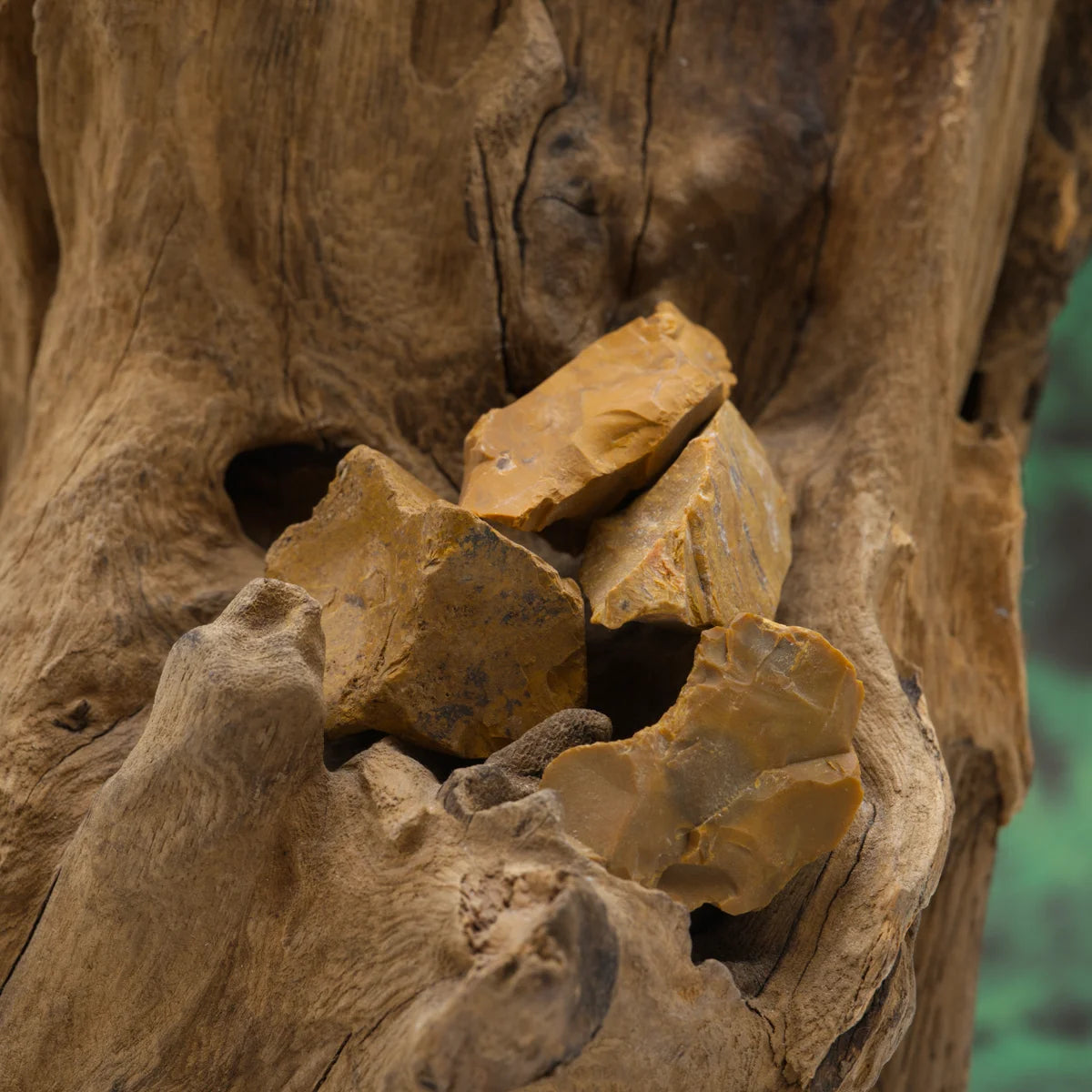 Gelber Jaspis-Rohstein – fördert Mut und geistige Klarheit.