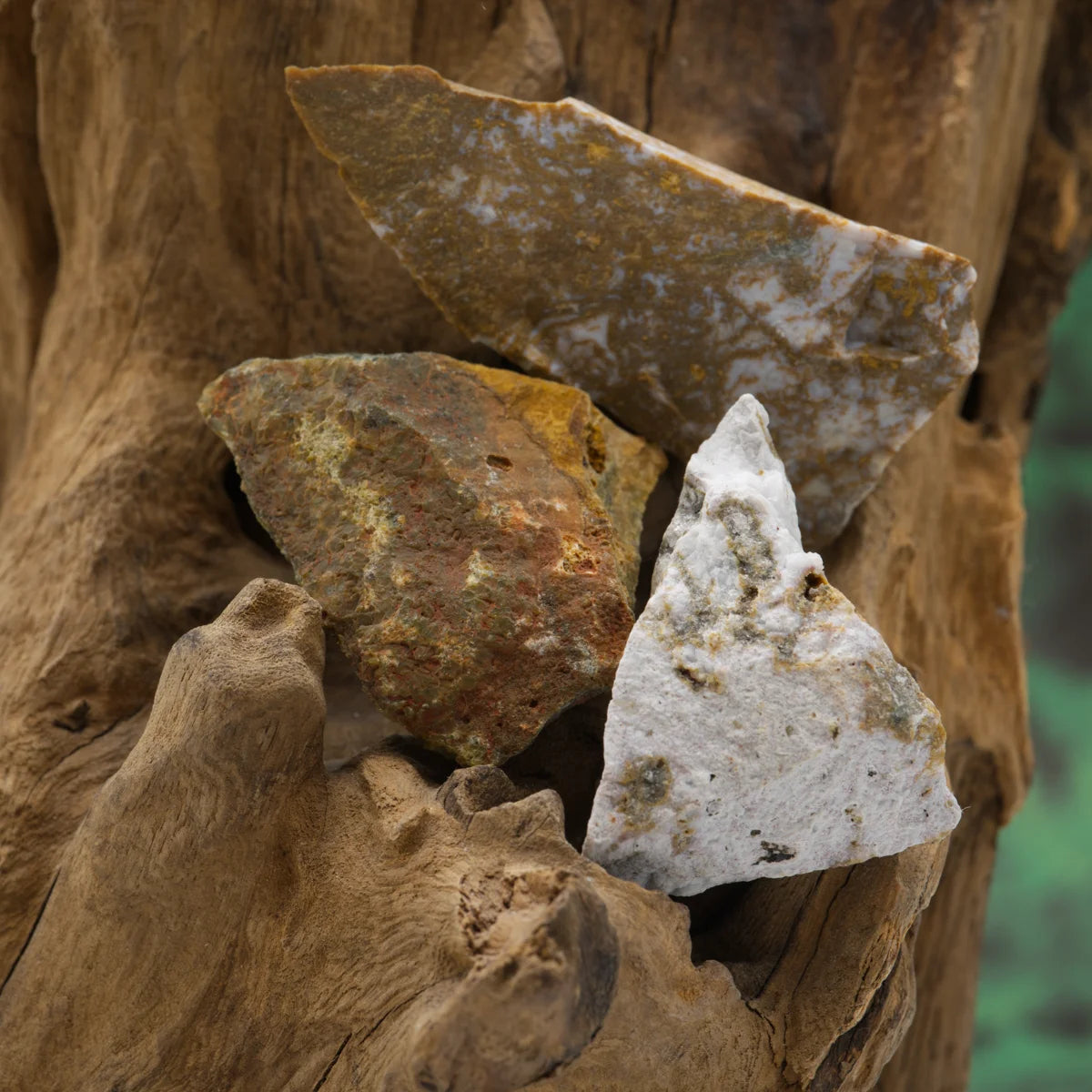 Bunter Oceanjaspis-Rohstein – bringt Ruhe und emotionale Balance.