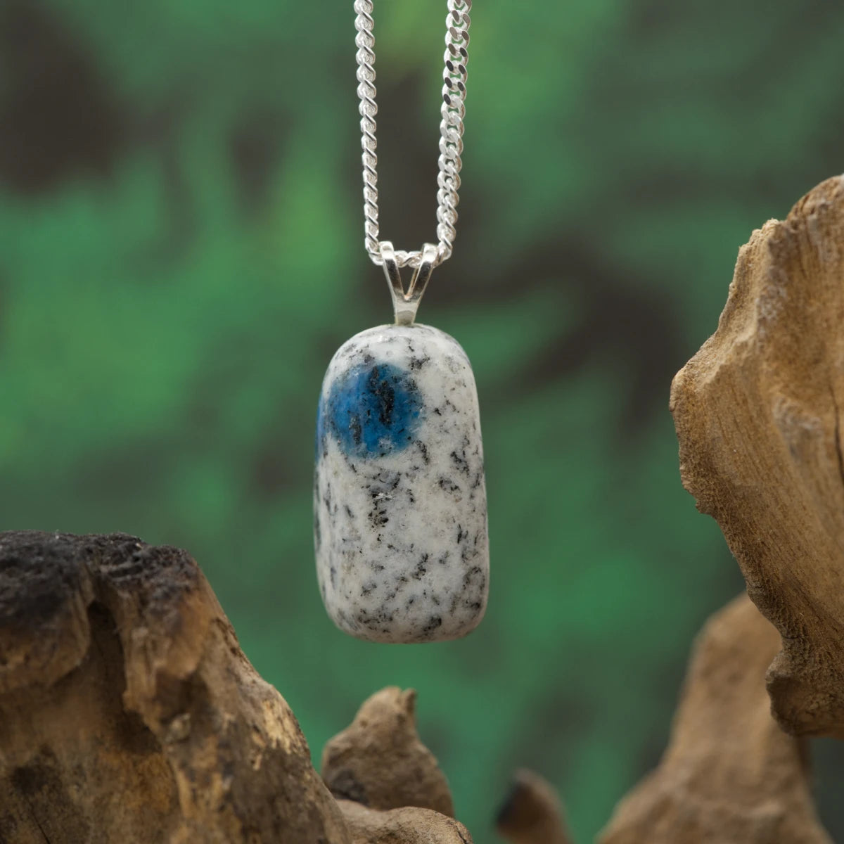 K2-Anhänger mit Azurit und Malachit – einzigartiger Stein für Bewusstsein und Harmonie.