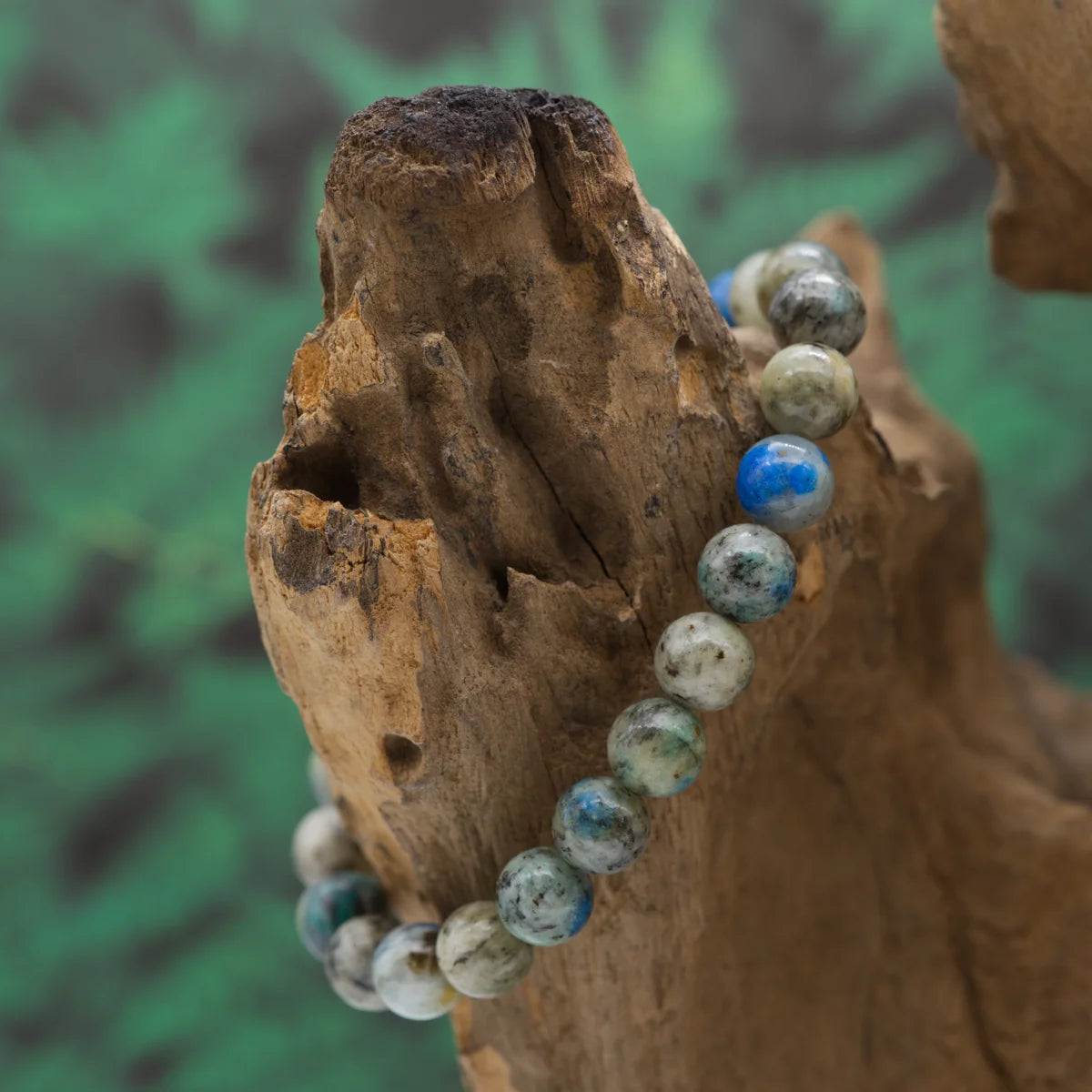 Edelstein-Armband aus 8 mm K2-Perlen – fördert spirituelles Wachstum und Klarheit.