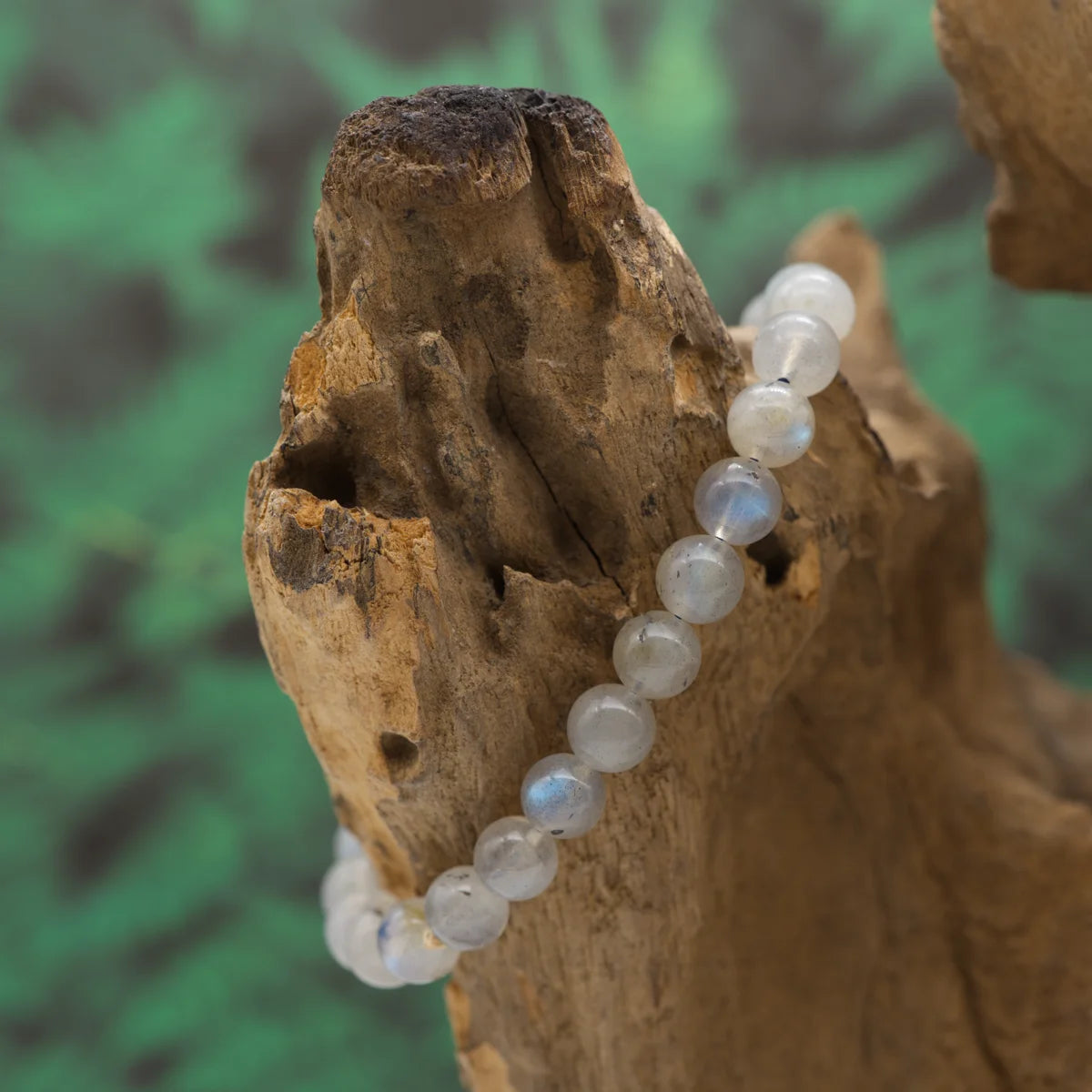 Edelstein-Armband aus 8 mm Labradorit-Perlen – stärkt Intuition und Schutz.