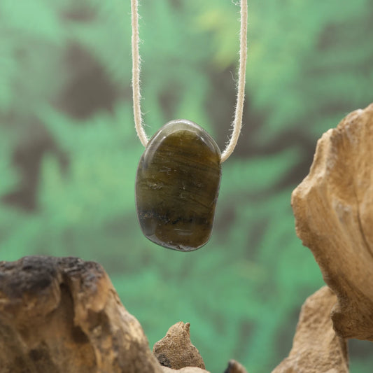 Schimmernder Labradorit – innere Stärke, Klarheit und Bewusstsein.