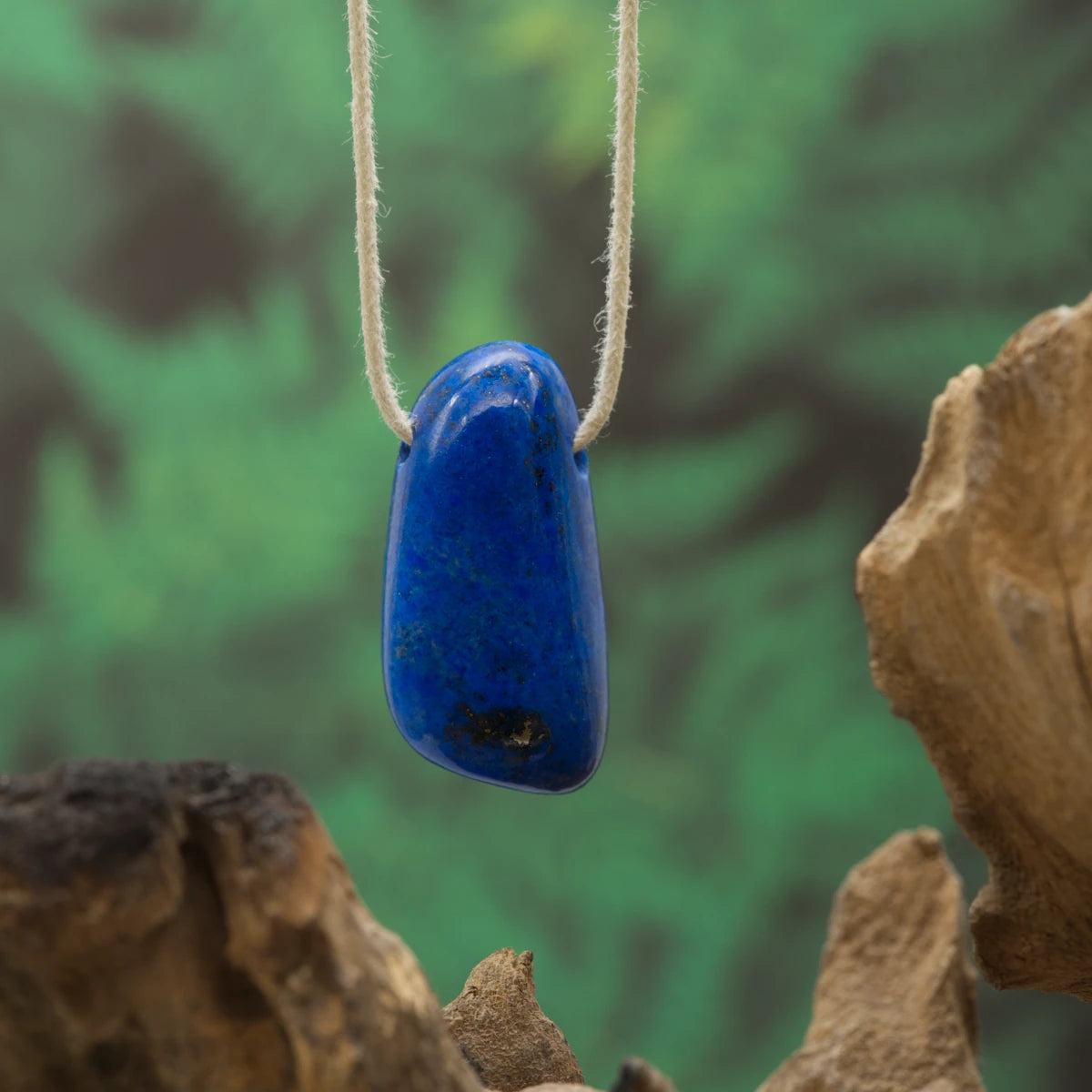 Blauer Lapislazuli – Weisheit, Selbstvertrauen und innere Ruhe.