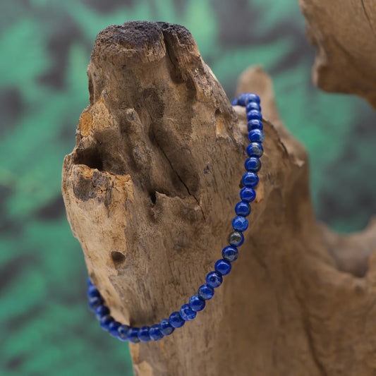Edelstein-Armband aus 4 mm Lapislazuli – fördert Wahrheit und Ausdruck.