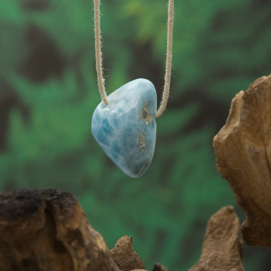 Hellblauer Larimar – Frieden, Gelassenheit und weibliche Energie.