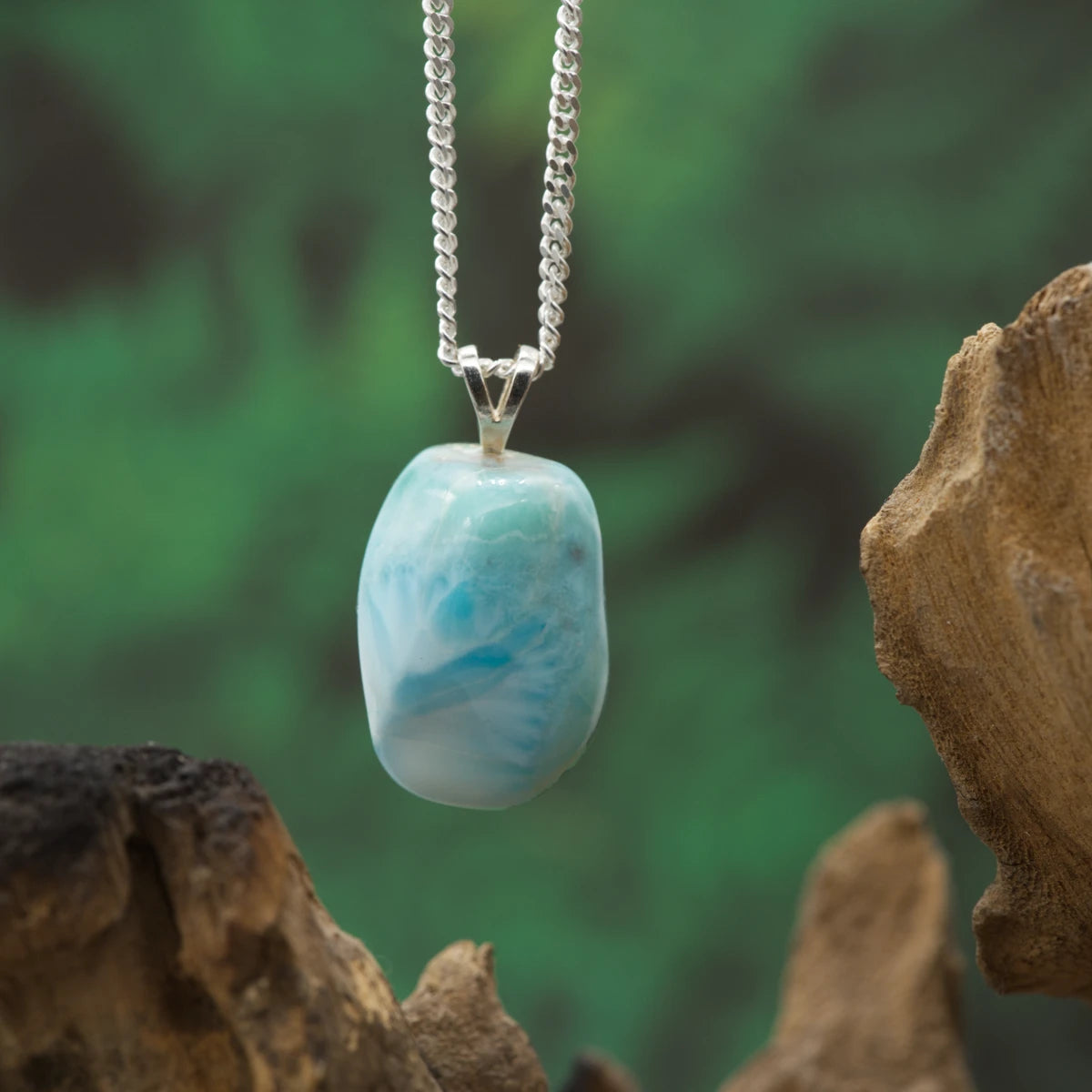 Karibikblauer Larimar – Frieden, Gelassenheit und sanfte Herzenergie.