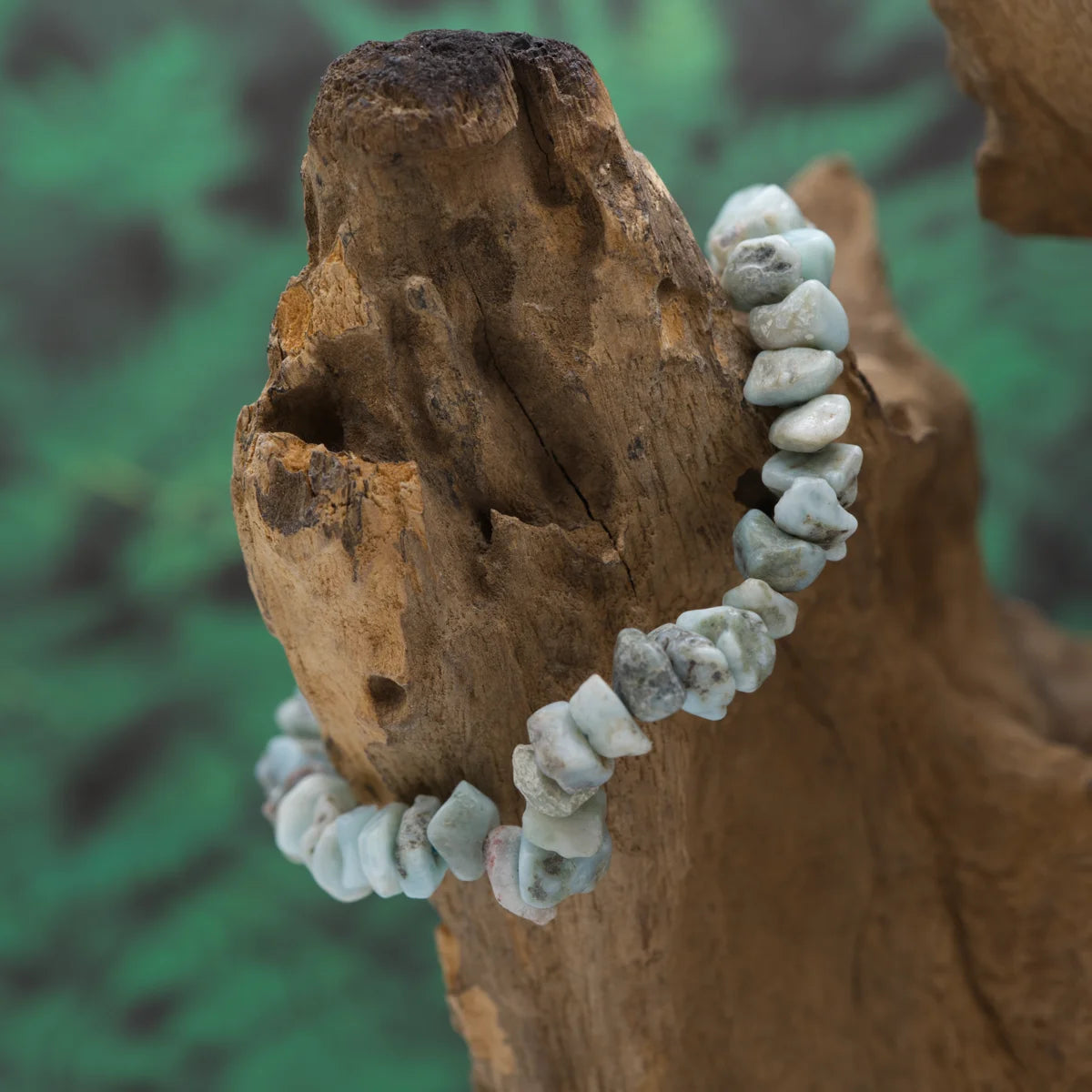 Splitterarmband aus himmelblauem Larimar – bringt Ruhe und Gelassenheit.