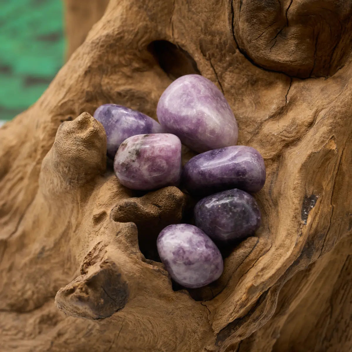 Fliederfarben, glimmernd – beruhigt Geist und bringt Gelassenheit.