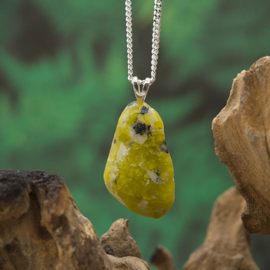 Lizardit-Serpentin in Hellgrün – Beruhigung, Entgiftung, Ausgleich.