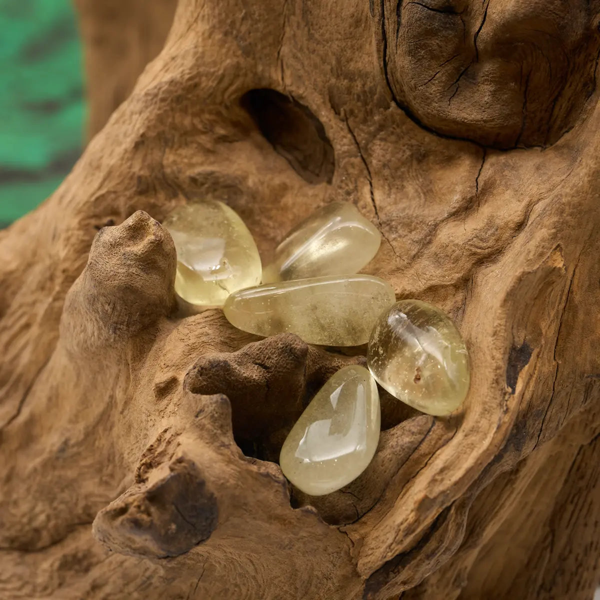 Goldgelb, glasig – aktiviert Bewusstsein und innere Kraft.