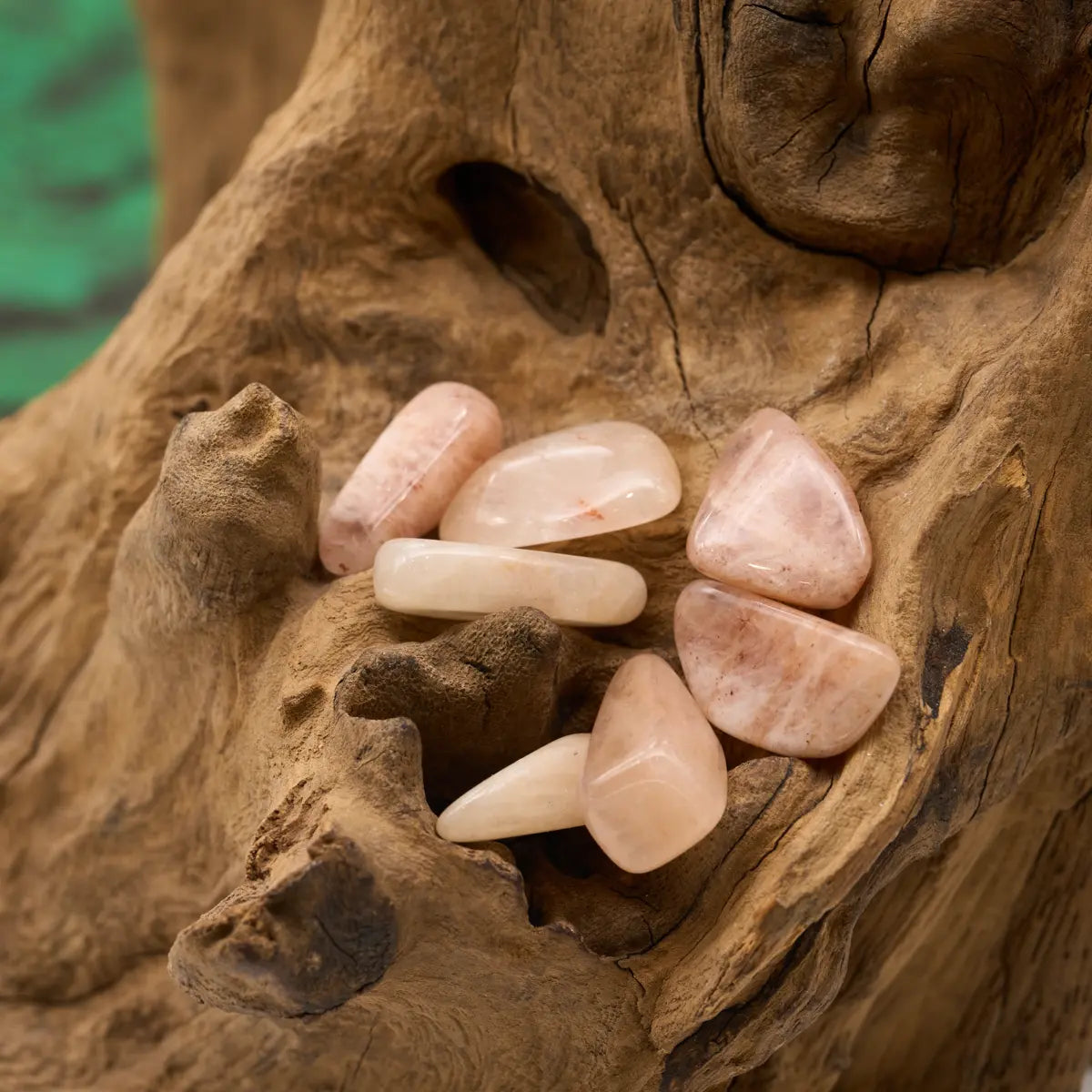 Orange mit feinem Blauschimmer – stärkt Intuition und Lebensfreude.