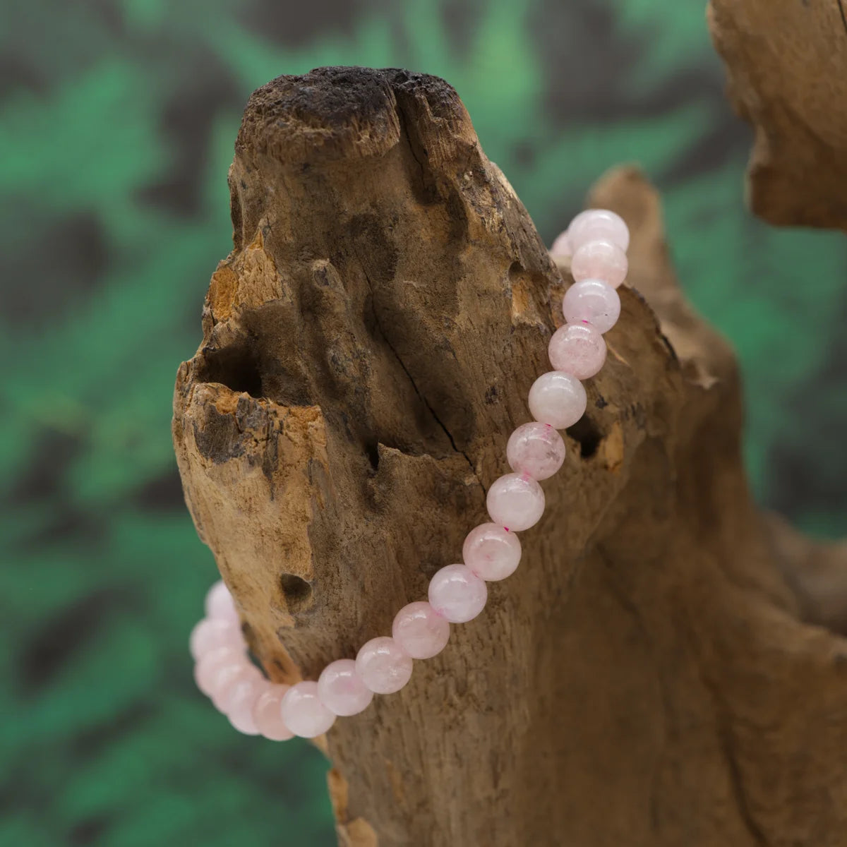 Edelstein-Armband aus 6 mm Morganit – stärkt Sanftmut und Selbstliebe.