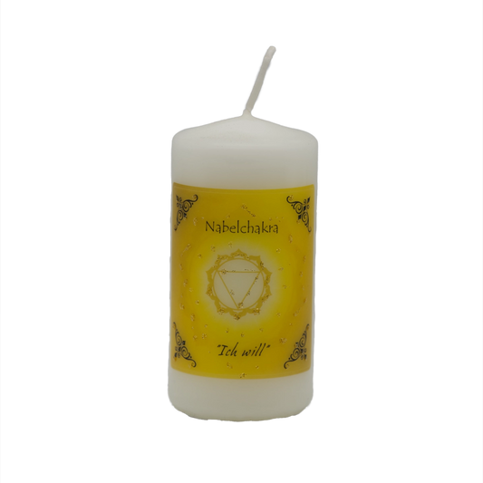 Gelbe Energiekerze für das Solarplexus-Chakra – mit Edelsteinessenz für Selbstvertrauen, innere Kraft und Klarheit.