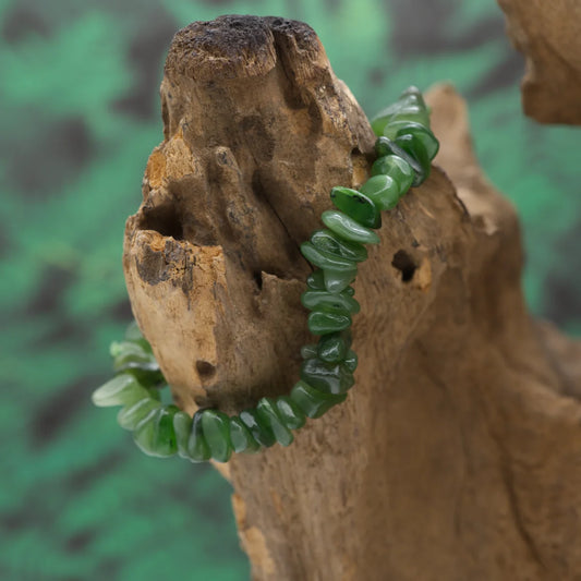 Splitterarmband aus grüner Jade – bringt Glück und innere Harmonie.