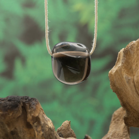 Schwarzer Obsidian – Loslassen, Trauerbewältigung und Schutz.