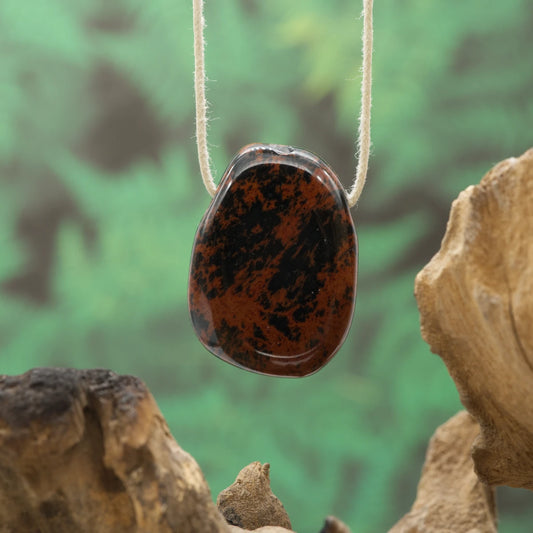 Rötlich-brauner Obsidian – Erdung, Stabilität und emotionale Kraft.