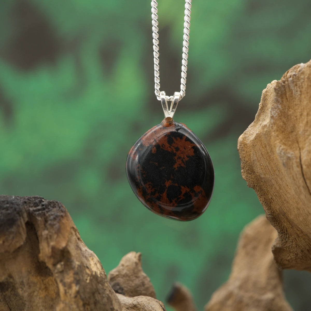 Mahagoni-Obsidian – Erdung, Stabilität und sanfter Schutz.