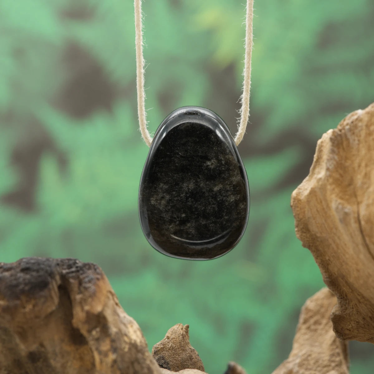 Silberglänzender Obsidian – Schutz, Einsicht und Transformation.