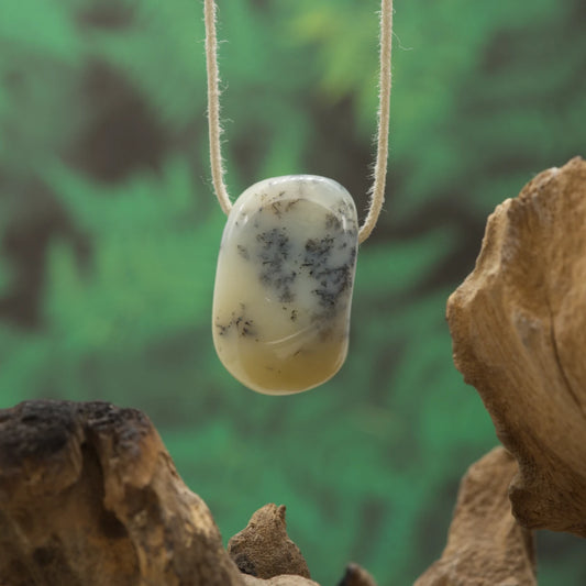 Dendritischer Moosopal – Wachstum, Naturverbundenheit und Ausgleich.