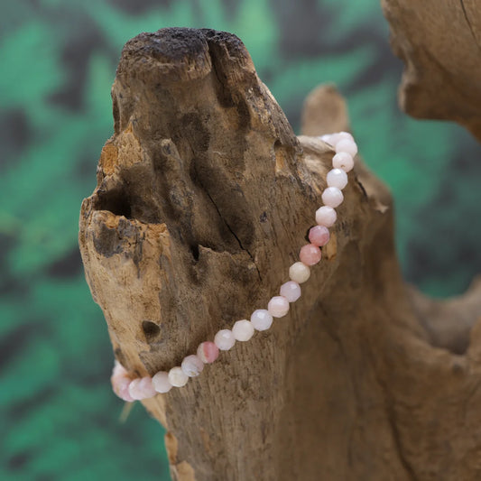 Edelstein-Armband aus 4 mm facettiertem pinkem Opal – harmonisiert und inspiriert.