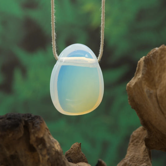 Perlmuttfarbener Opalith – Klarheit, Spiritualität und Harmonie.