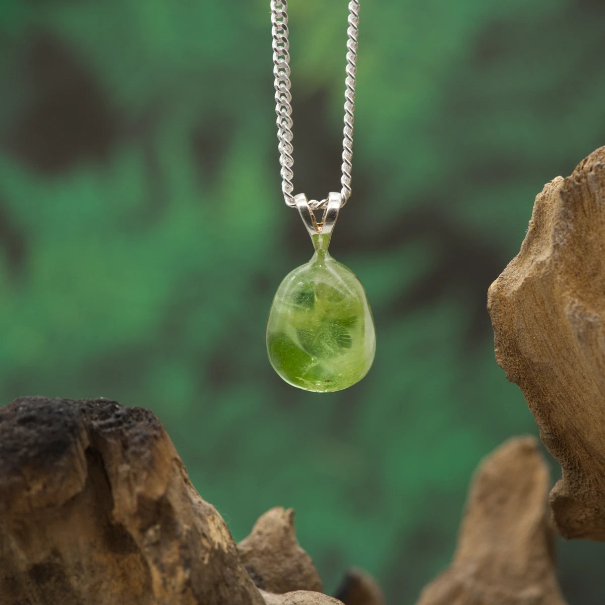 Frischgrüner Peridot – Leichtigkeit, Herzenergie und Schutz.