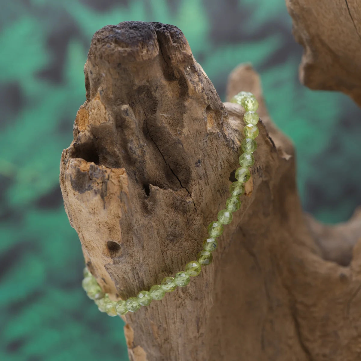 Edelstein-Armband aus 4 mm facettiertem Peridot – bringt Erneuerung und Leichtigkeit.