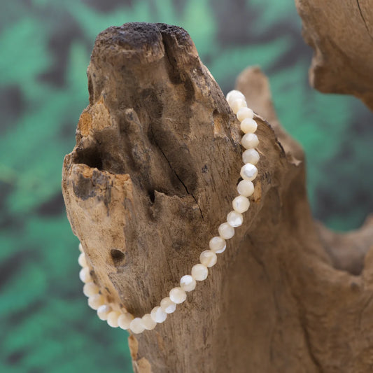 Edelstein-Armband aus 4 mm facettiertem gelbem Perlmutt – stärkt Lebensfreude und Ausstrahlung.