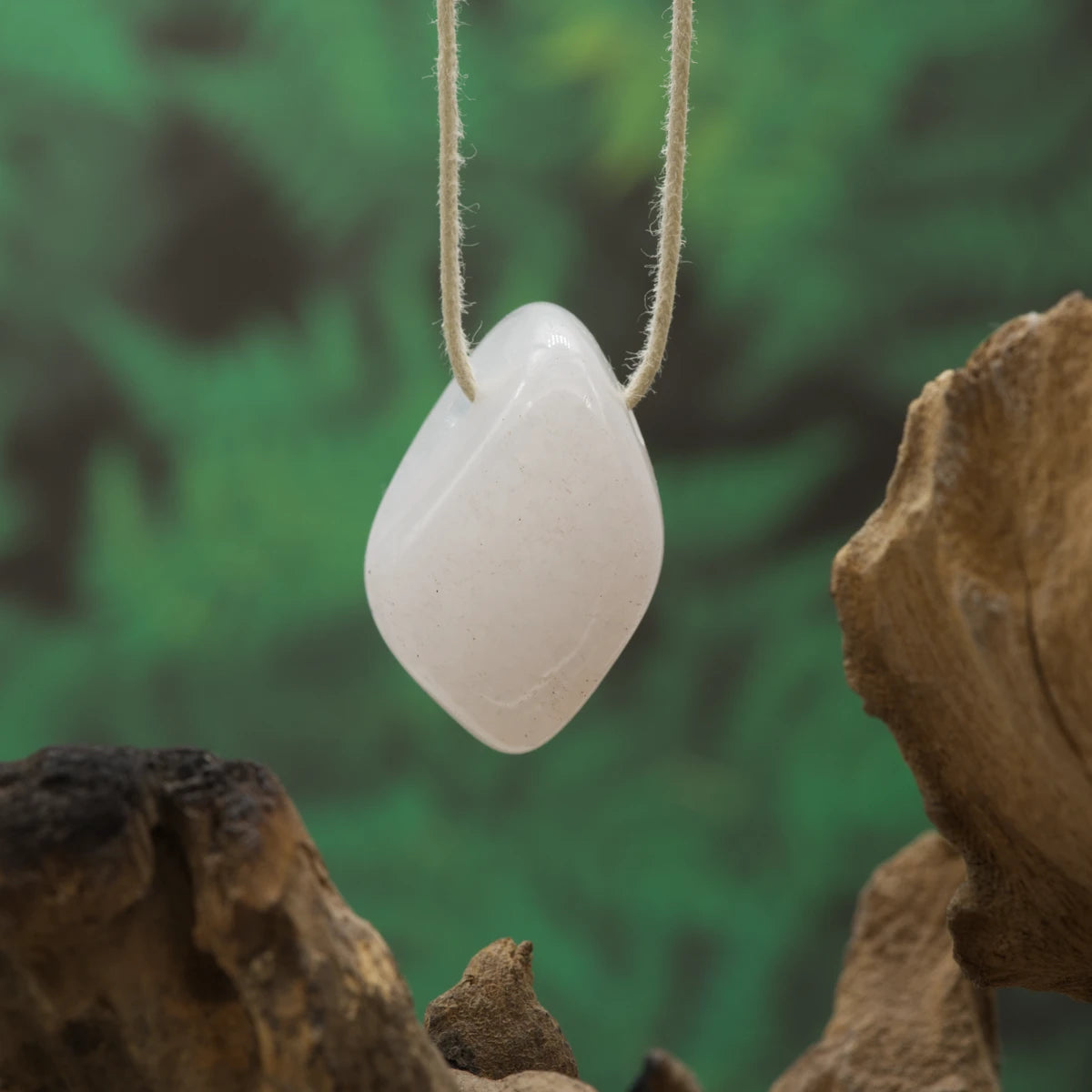 Zarter Petalit – Schutz, Leichtigkeit und spirituelle Verbindung.