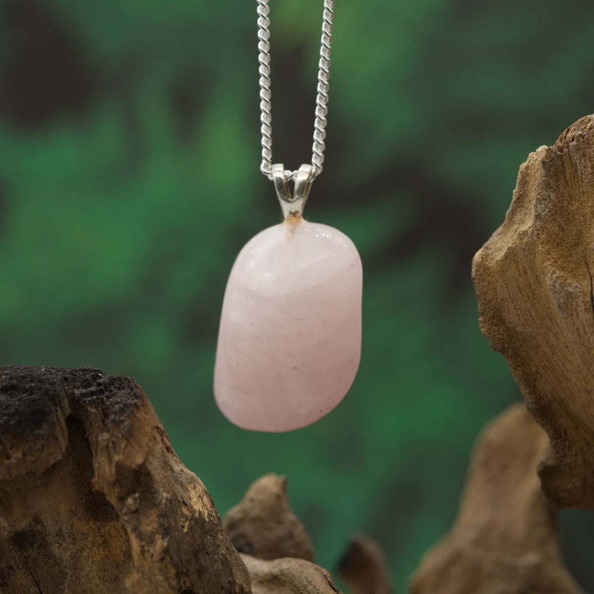 Zartheller Petalit – sanfte Schwingung, Frieden und spirituelle Klarheit.