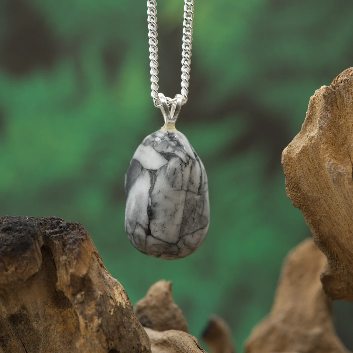 Schwarz-weiß Pinolith – beruhigend, zentrierend, klare Gedanken.