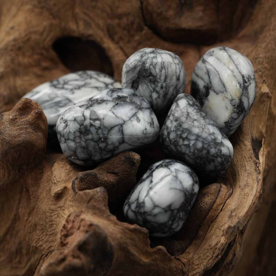 Pinolith "Eisblumenmagnesit" Trommelstein