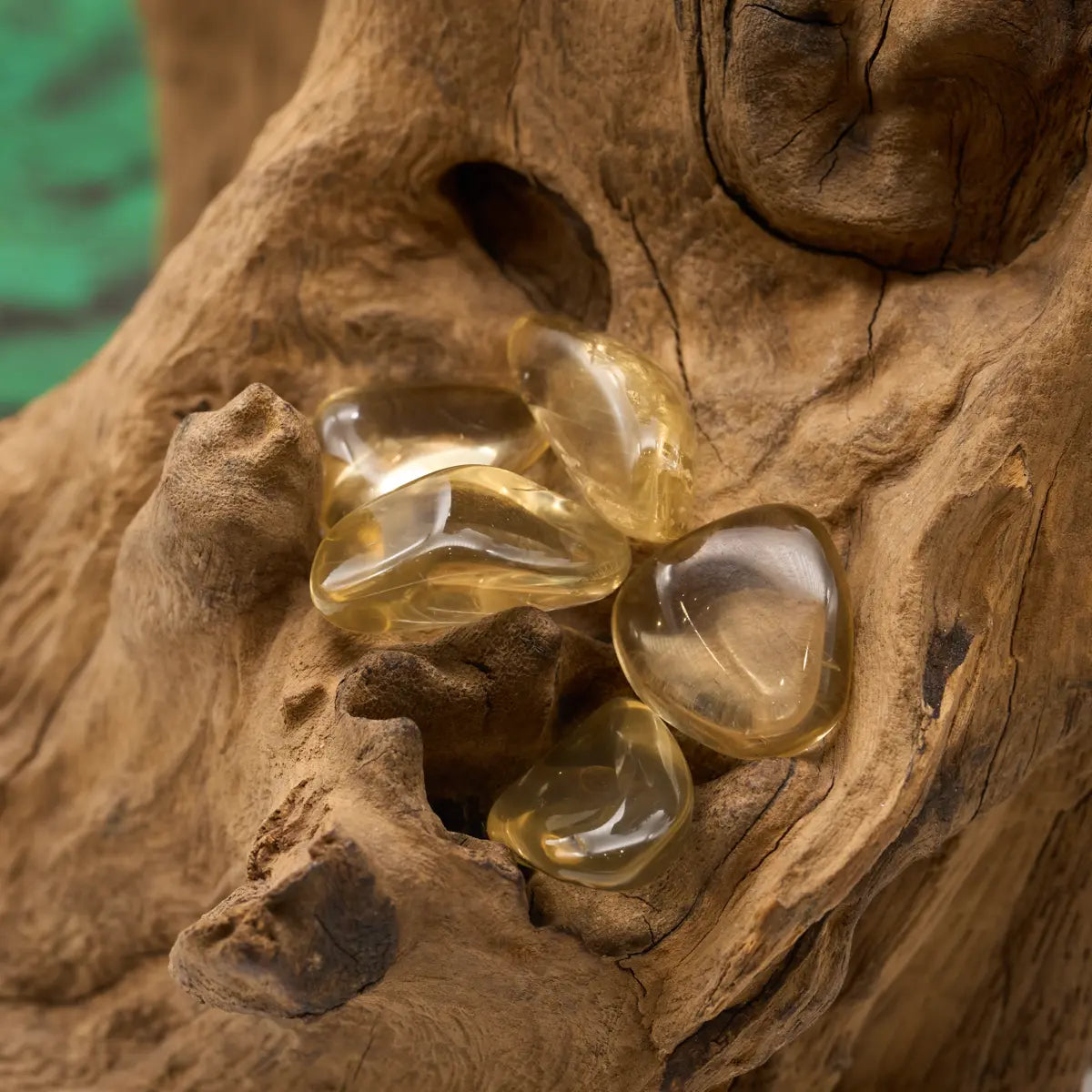 Hell schimmernder Plagioklas – stärkt Ausgeglichenheit und Selbstreflexion.