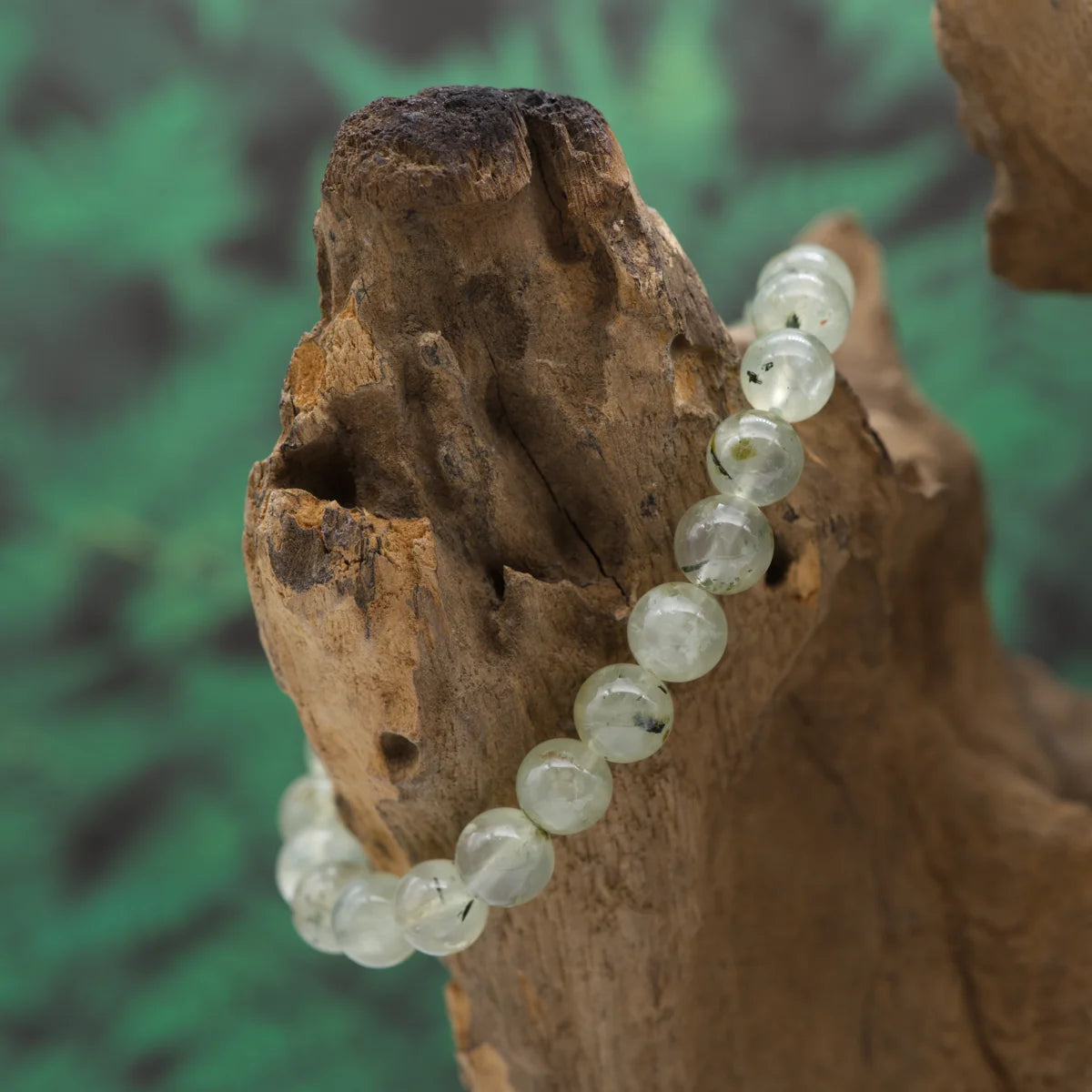 Edelstein-Armband aus 8 mm Prehnit-Perlen – fördert Vertrauen und Gelassenheit.