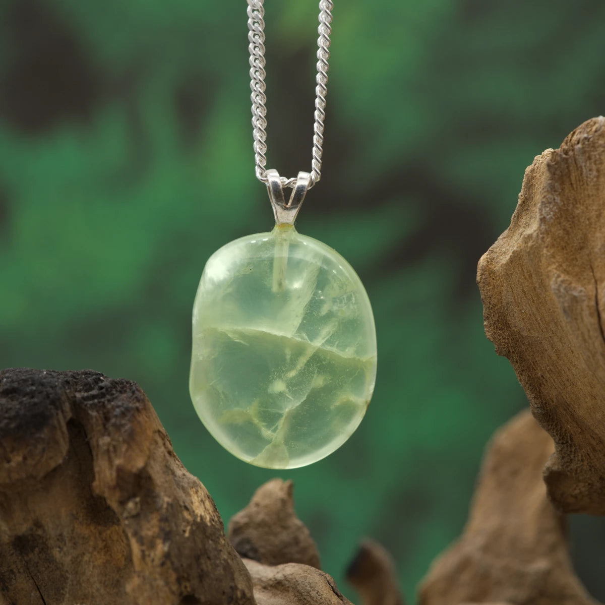 Pastellgrüner Prehnit – Herzöffnung, Achtsamkeit und Harmonie.