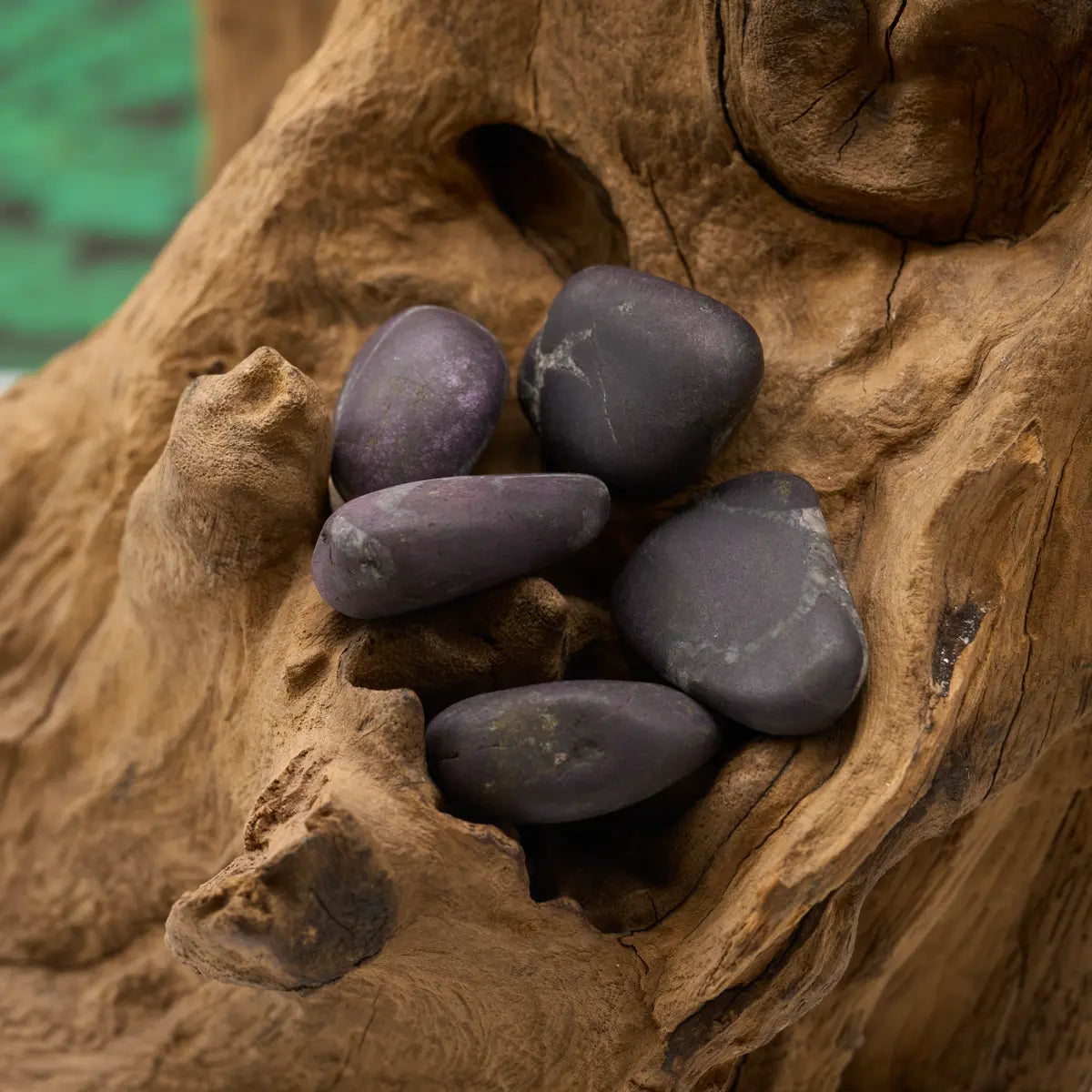 Tief violetter Purpurit – stärkt Selbstvertrauen und geistige Freiheit.