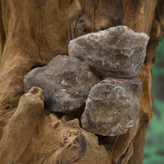 Braun-transparent, beruhigend – erdet und schützt vor Stress.