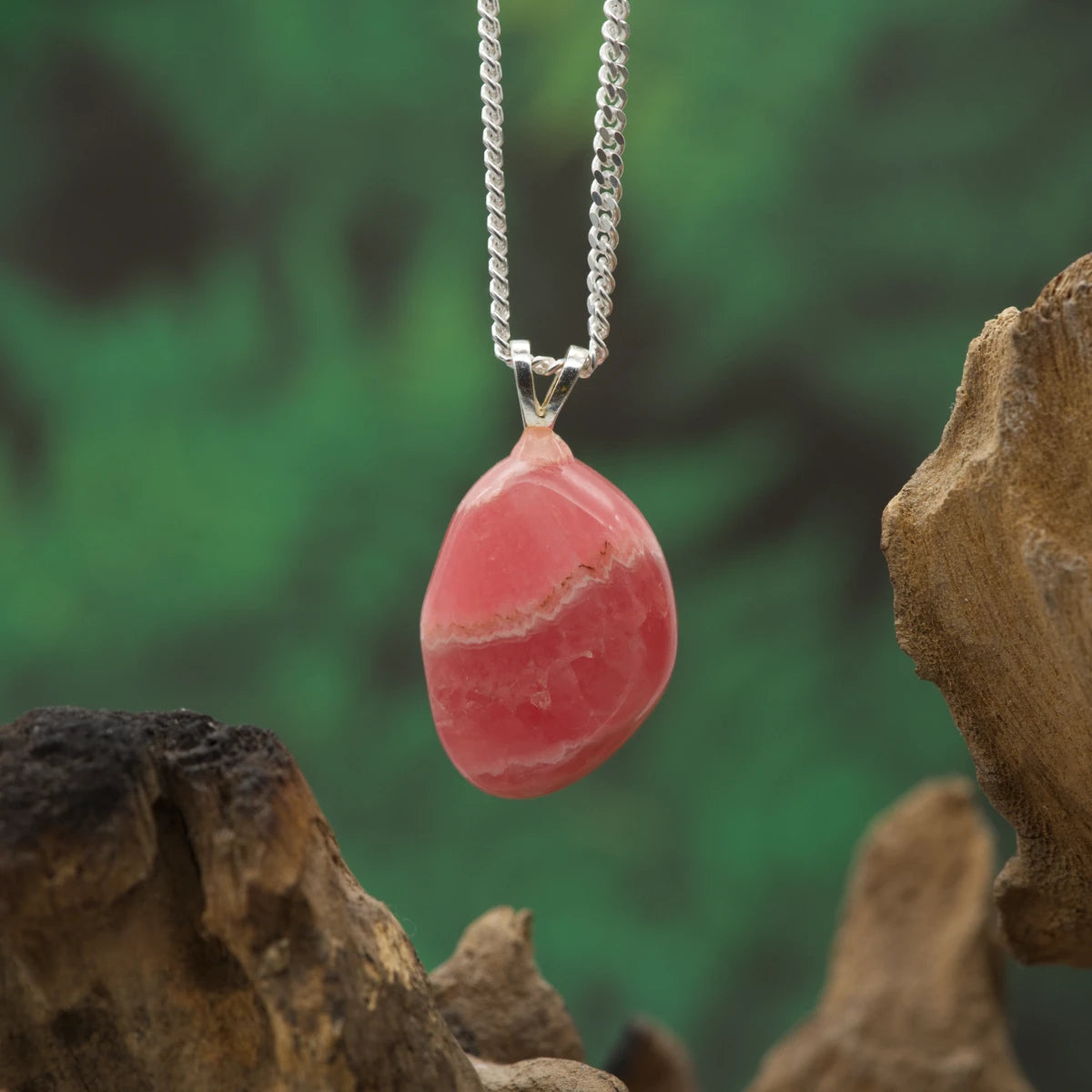 Intensiv rosa Rhodochrosit – Selbstliebe, Freude und Heilung.