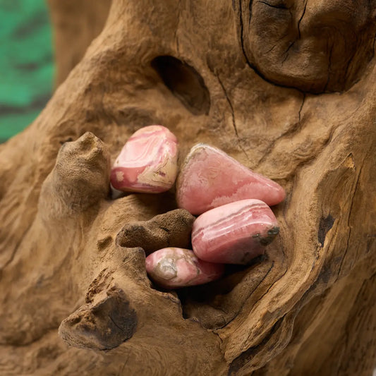 Zartrosa Rhodochrosit – öffnet das Herz und unterstützt emotionale Heilung.