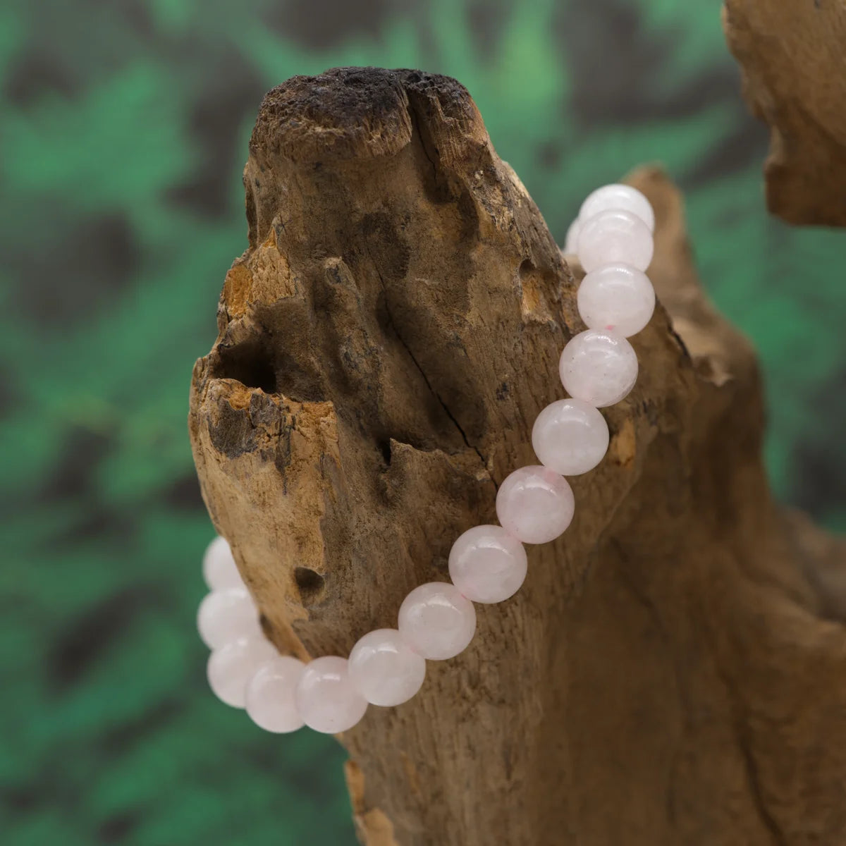 Edelstein-Armband aus 8 mm Rosenquarz-Perlen – steht für Liebe und Harmonie.