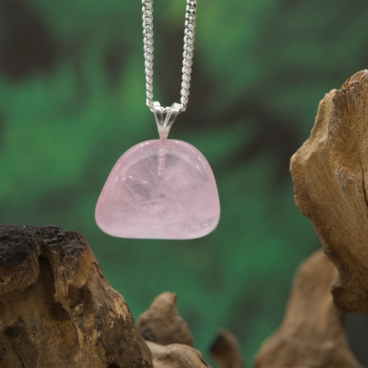 Zartrosa Rosenquarz – Liebe, Sanftmut und Herzchakra.