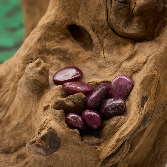 Tiefroter Rubin – schenkt Vitalität, Leidenschaft und Mut.
