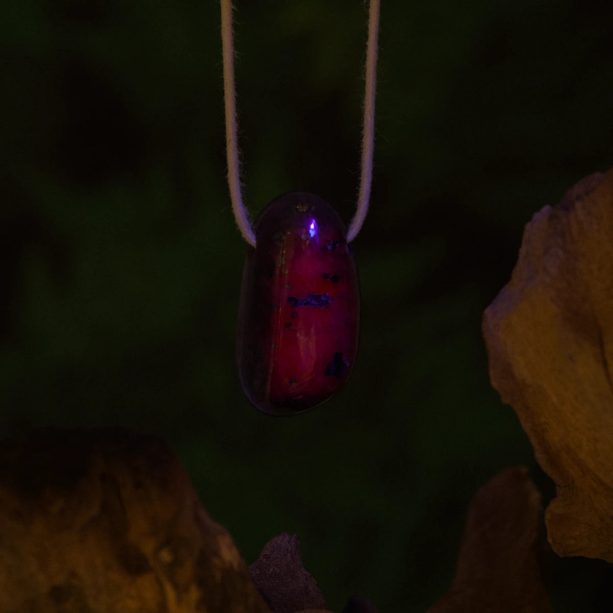 Tiefroter Rubin – Lebensenergie, Mut und Herzenskraft.