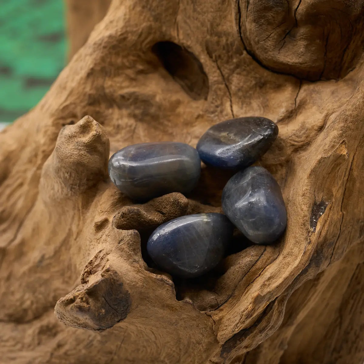 blauer Saphir – steht für Weisheit, innere Ruhe und geistige Klarheit.