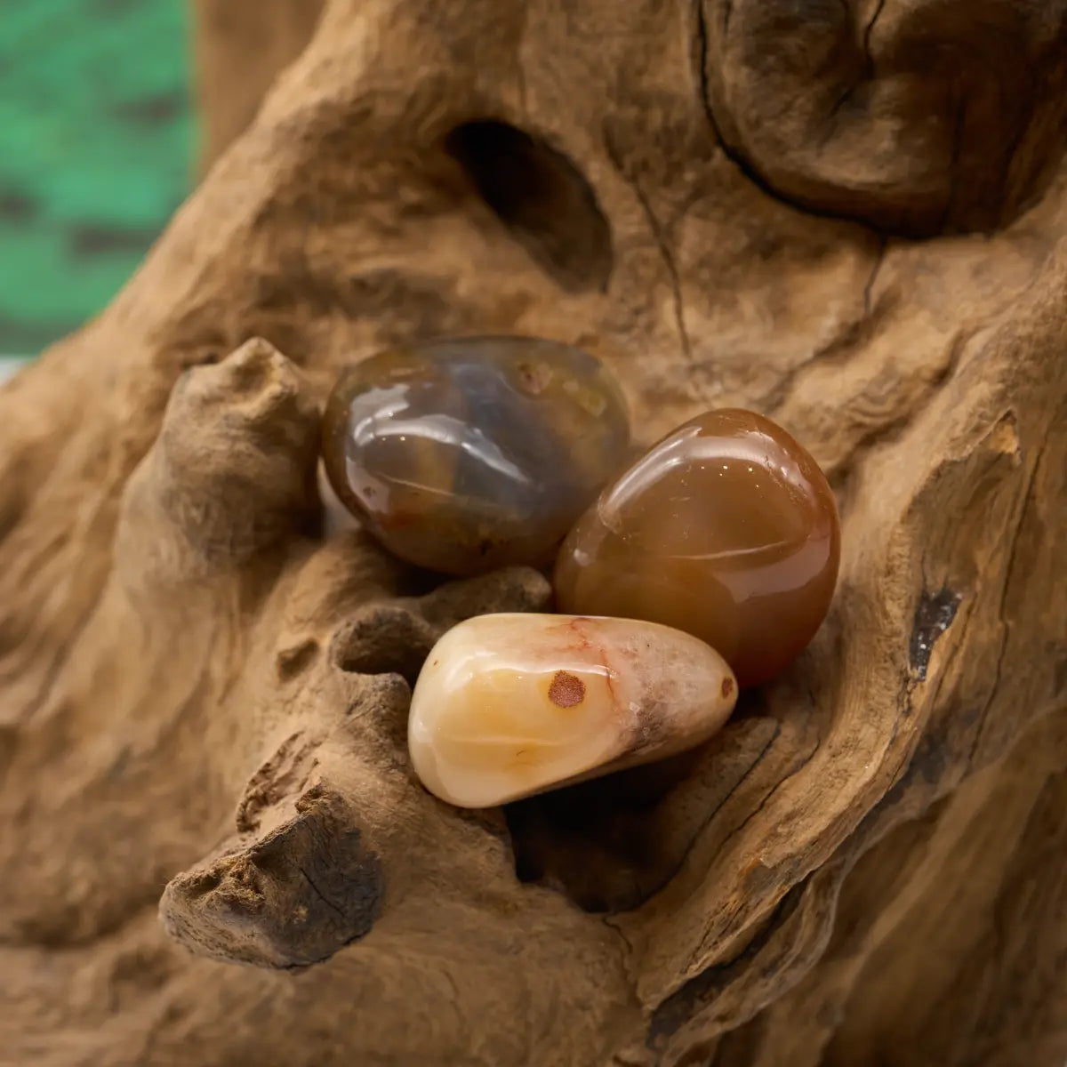 Rötlichbrauner Sarder – stärkt Durchhaltevermögen und Erdung.