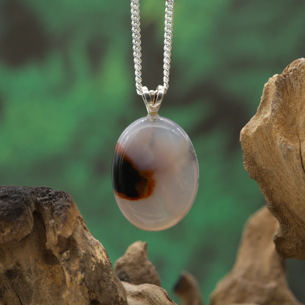 Gebänderter Sardonyx – Schutz, Struktur und Willenskraft.