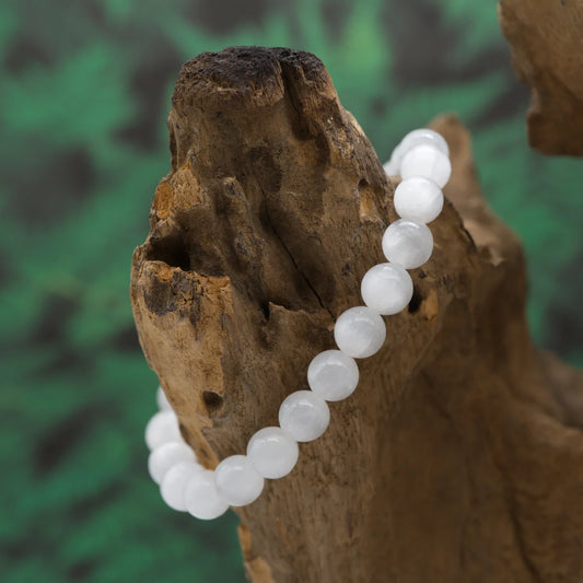 Edelstein-Armband aus 8 mm Selenit-Perlen – reinigt Energie und bringt Klarheit.