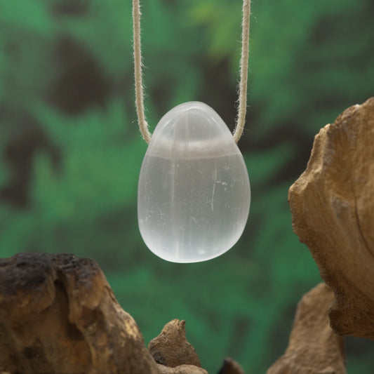 Kristalliner Selenit – Klarheit, Frieden und sanfte Reinigung.