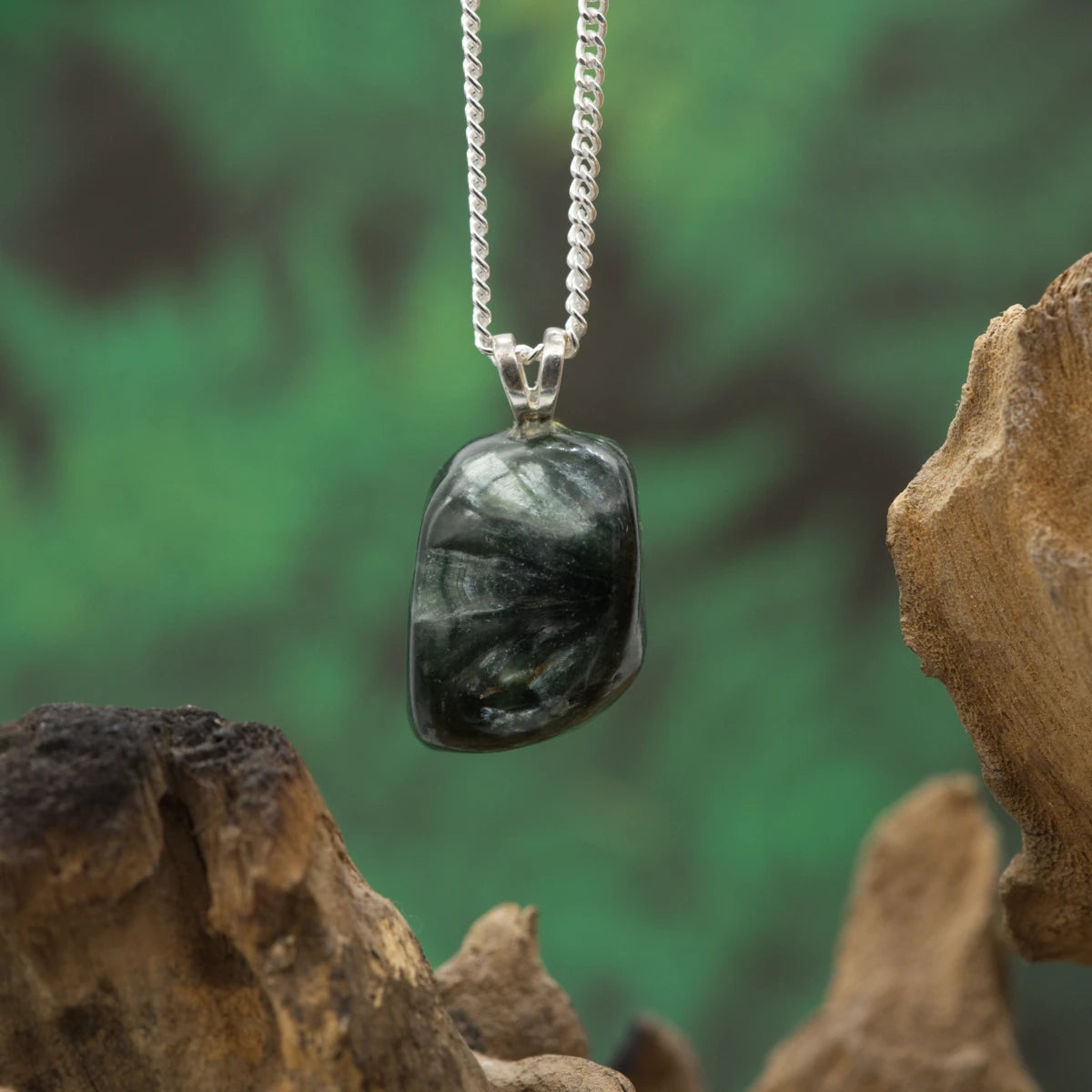 Smaragdgrün mit Feder-Schimmer – Herzheilung, Engelsenergie, Harmonie.