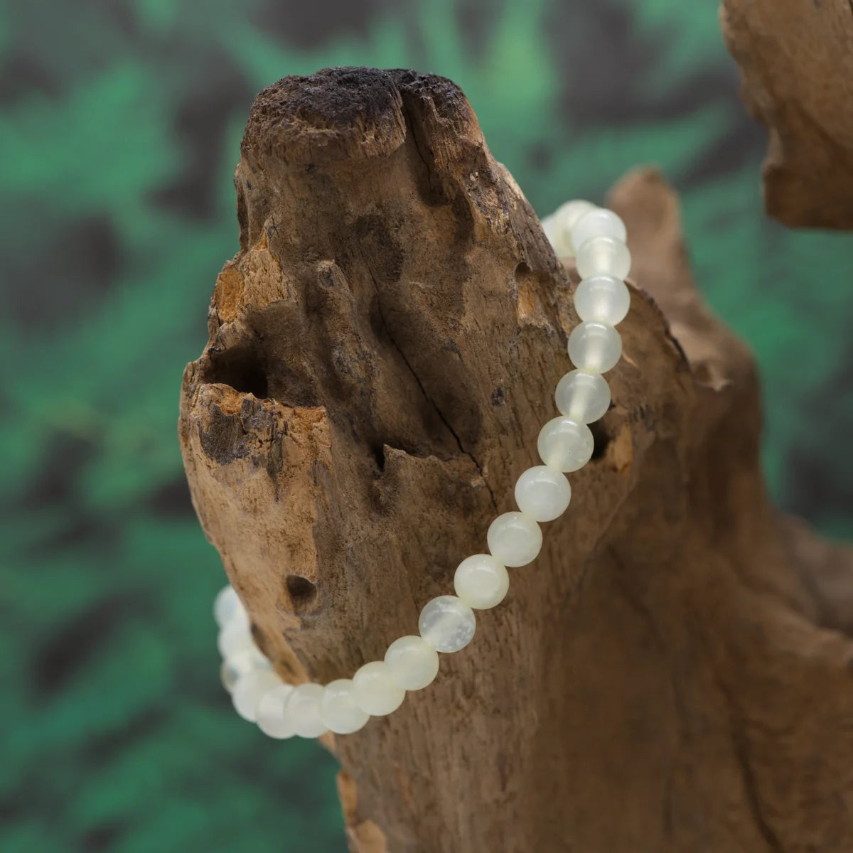 Edelstein-Armband aus 6 mm hellgrünem Serpentin – bringt Ruhe und Harmonie.